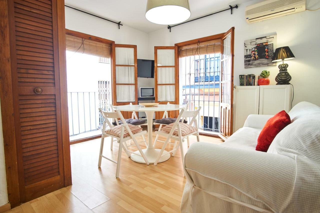 11 Calle Lagar * Sevilla